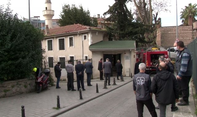 Fatih&#039;te tarihi camide yangın