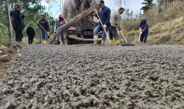 Fatsa'da beton yol seferberliği sürüyor