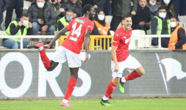 Fayçal Fajr, Sivasspor'da siftah yaptı