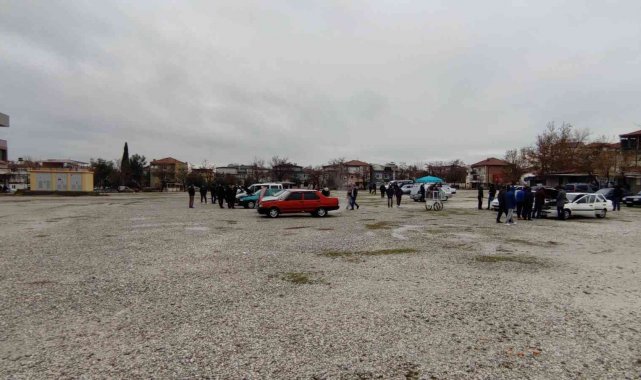 Fiyat belirsizliği otomobil pazarını boş bıraktı