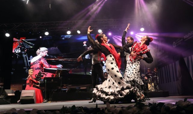 Flamenkonun yıldız ismi Antalya'da müzikseverlerle buluştu