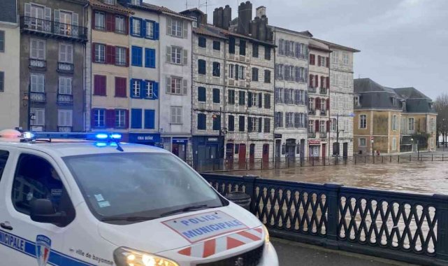 Fransa'nın güneybatısını sel vurdu