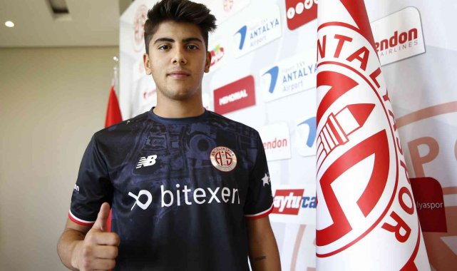 FT Antalyaspor'dan altyapıdan yetişen 3 gence imza