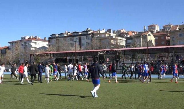 Futbol maçında gergin anlar