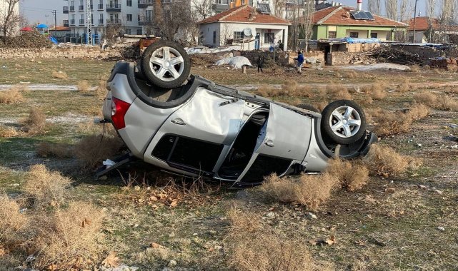 Gaz ve fren pedalına sıkışan paspas kazaya neden oldu