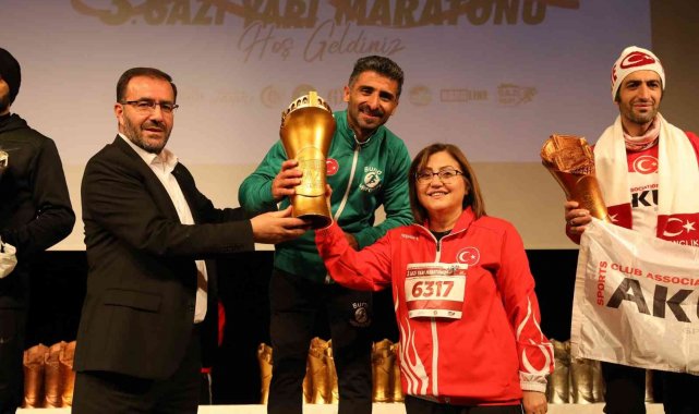 Gazi Yarı Maratonu'nun ödülleri sahiplerini buldu