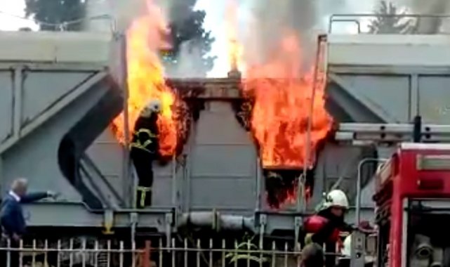 Gaziantep&#039;te TCDD personellerine ait vagonlar yandı