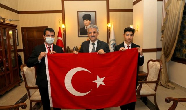 Gaziantep'ten gönderilen bayrak ve toprak Erzincan'da teslim alındı