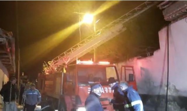 Gece yarısı çıkan yangın köylülere büyük korku yaşattı