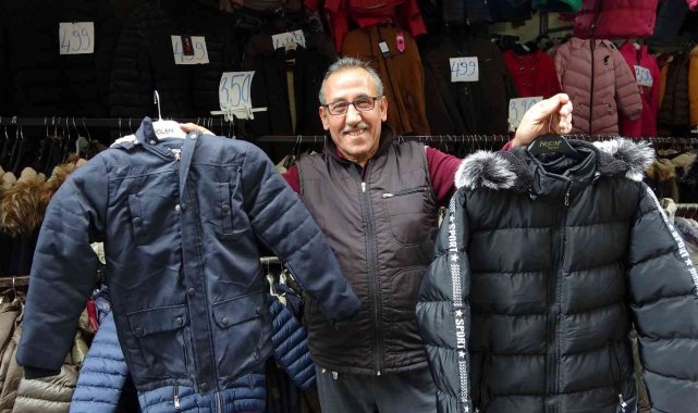 Geciken kış kapıya dayandı, mont satışlarını patladı