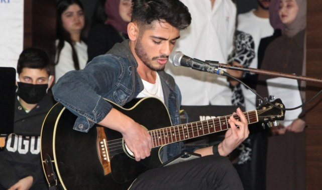 Gediz MYO öğrencilerinden konser etkinliği