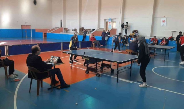 Gediz'de masa tenisi turnuvası düzenlendi