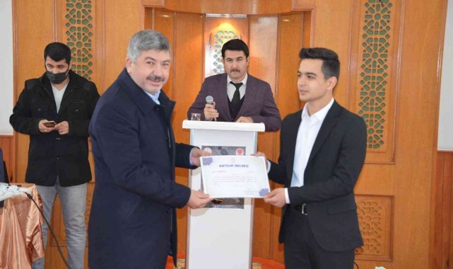 Gediz'de "Genç Hatipler Minberde Hutbe Okuma Yarışması"