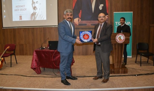 Gediz'de "Yüreklerde Âkif, Dillerde Hürriyet" konulu konferans