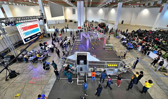 Geleceğin bilim insanları İzmir'de yarıştı