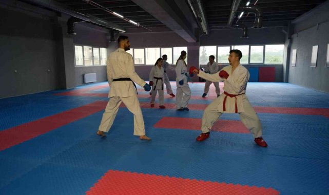 Geleceğin karate antrenörleri bilimsel yöntemlerle yetiştiriliyor