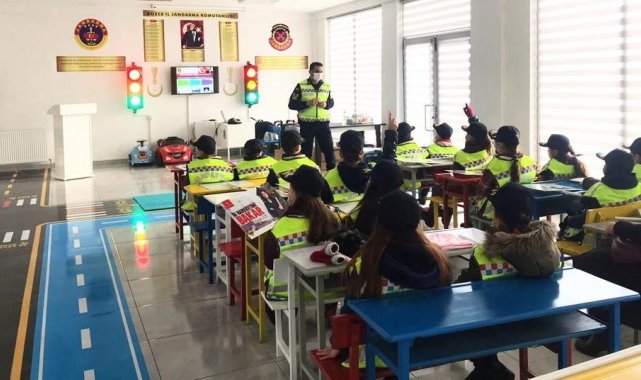 Geleceğin sürücülerine trafik eğitimi