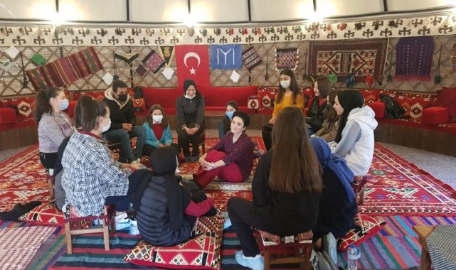 Geleceğin yazarları Sındırgı&#039;da yetişiyor