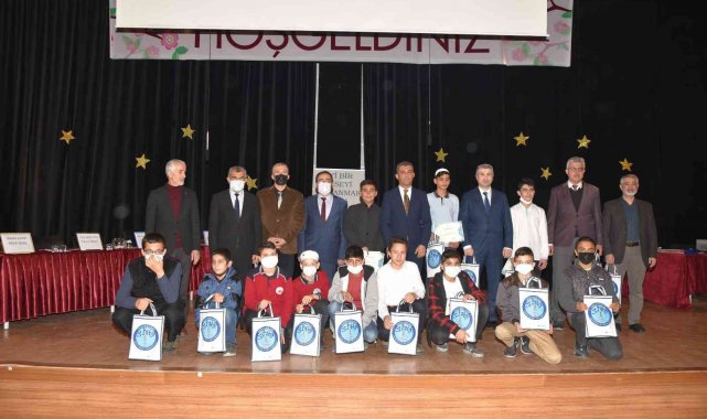 Genç Bilaller sesleriyle mest etti