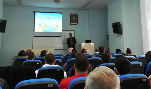 Genç fizikçiler "Atmosfer ve Evren" konulu seminerde bir araya geldi