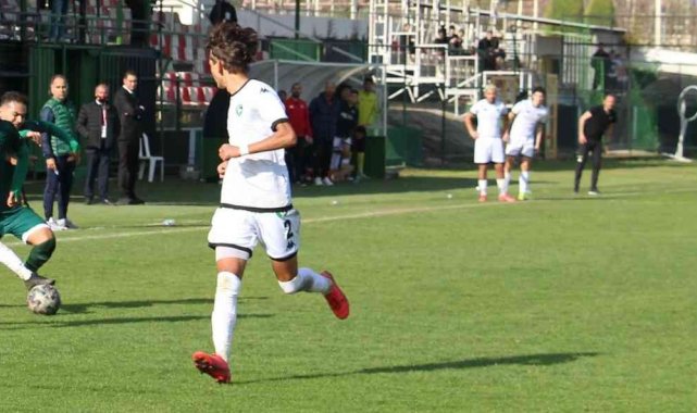 Genç Horozlar ilk yenilgisini aldı