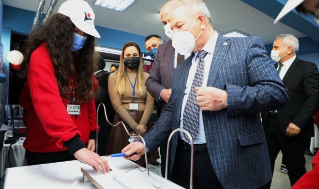 Genç kaşifler projelerini sergiledi