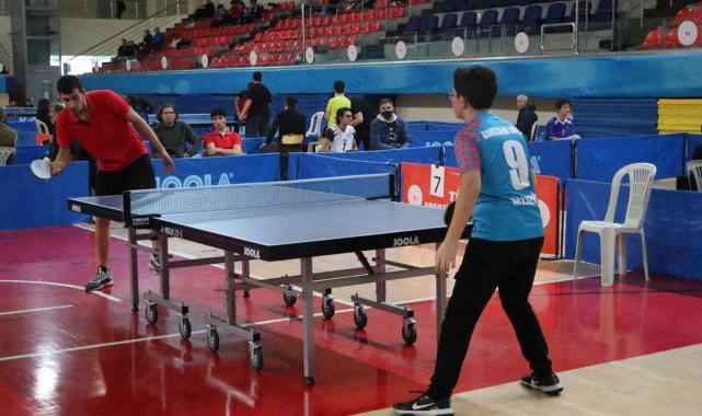 Genç raketler okullar arası il birinciliği için yarışıyor