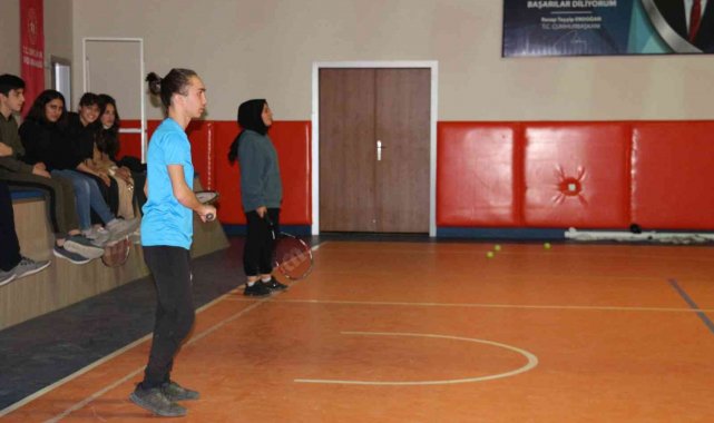 Genç tenisçiler Doğu Ligi&#039;ne hazırlanıyor