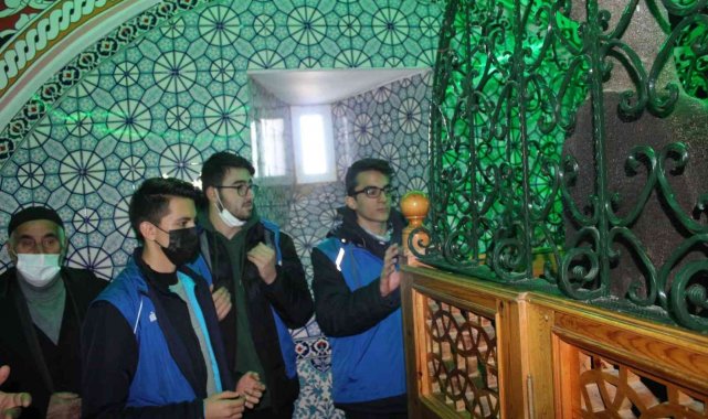 Genç ve yaşlı vatandaşlar tarihi mekanları gezdiler