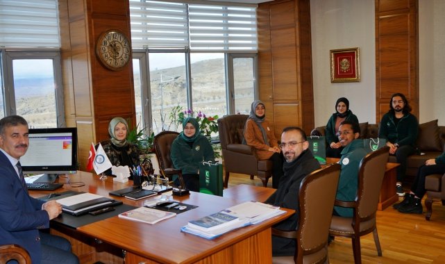 Genç Yeşilay Topluluğu'ndan Rektör Çiftçi'ye ziyaret
