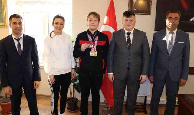 Genç yüzücü Eymen&#039;in hedefi Türkiye Şampiyonu olmak