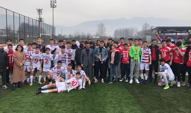 Gençler futbolda şampiyon Düzce Spor Lisesi oldu