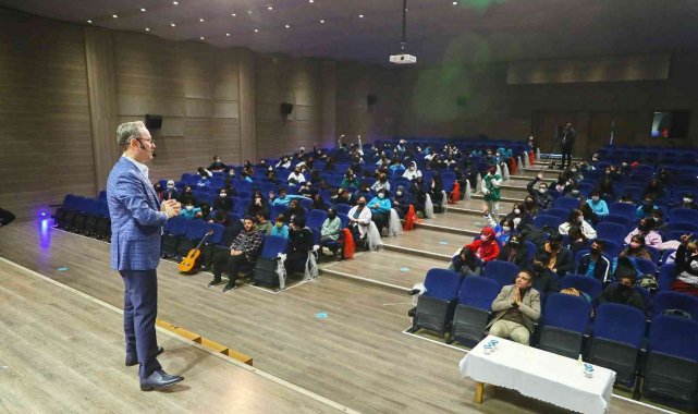 Gençler sordu, Başkan Kartoğlu cevapladı