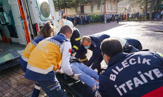 Gerçeği aratmayan yangın tatbikatı nefes kesti