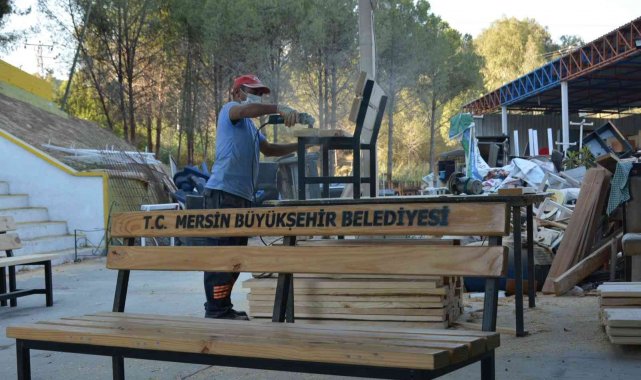 Geri Dönüşüm Atölyesinde üretim durmuyor