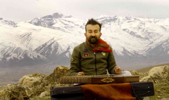 Gezgin Öğretmen Yüksekova'nın en yüksek dağlarında santur çaldı
