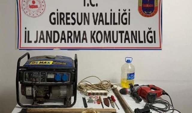 Giresun'da izinsiz define arayan 4 kişi jandarmaya yakalandı