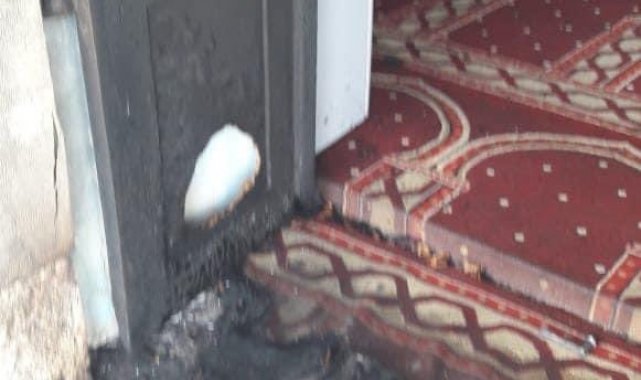 GKRY'de tarihi Larnaka Büyük Camisi'ne çirkin saldırı