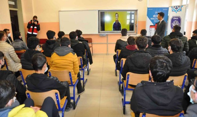 Göç İdaresi Müdürlüğü'nden liseli gençlere uyum semineri