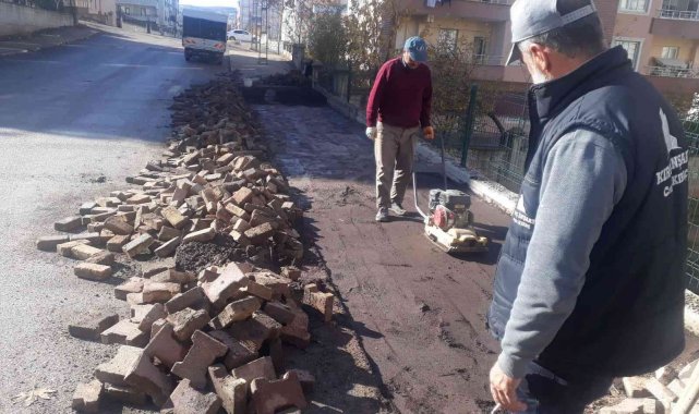 Gölbaşı&#039;nda yol bakım çalışmaları devam ediyor
