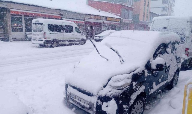 Göle beyaz gelinliğini giydi