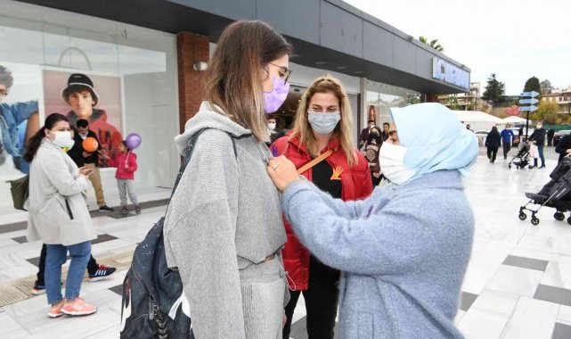 Gönül Elleri Çarşısı'ndan kadına şiddet için farkındalık etkinliği