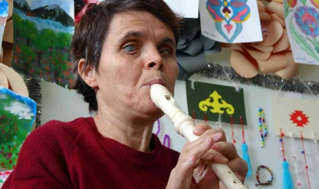 Gönül gözüyle çaldığı flütle yüreklere dokunuyor