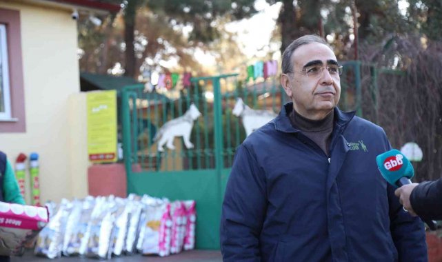 Gönüllü hayvanseverlere ayda yaklaşık 4,5 ton mama dağıtılıyor