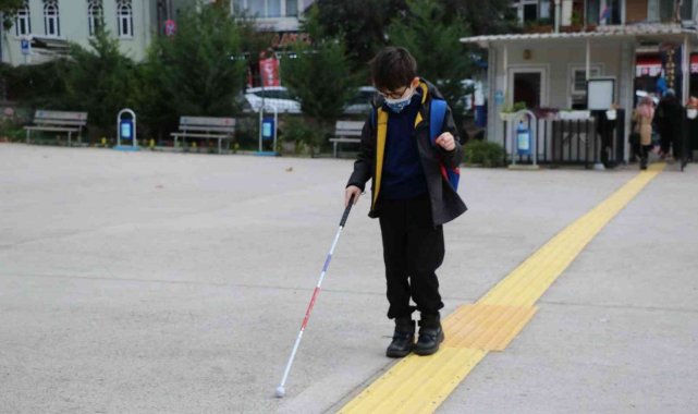 Görme engelli Fatih için okul bahçesine engelli yolu yapıldı