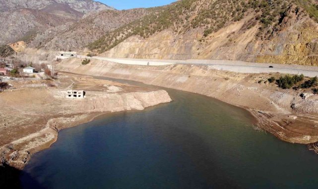 Gümüşhane'nin Torul Baraj Gölü'nde su seviyesi 45 metre çekildi