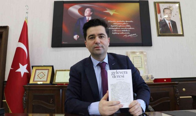 Gündüz kaymakam, gece yazar