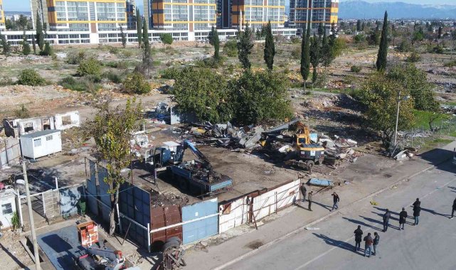 Güneş Mahallesi&#039;nde kentsel dönüşüm kapsamında kaçak yapılar yıkıldı