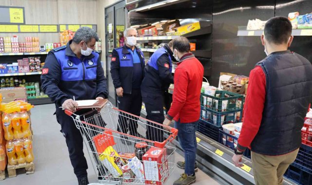Günyüzü&#039;nde zabıtalar esnaf ve marketleri denetlemeye çıktı