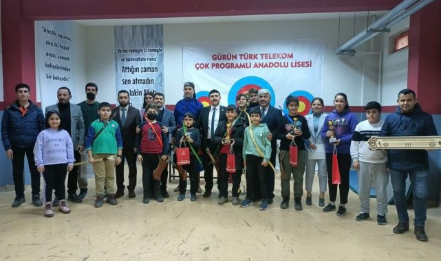 Gürün'de okçuluk kursu tamamlandı